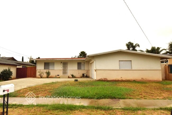 Photo - 1135 Erica St House