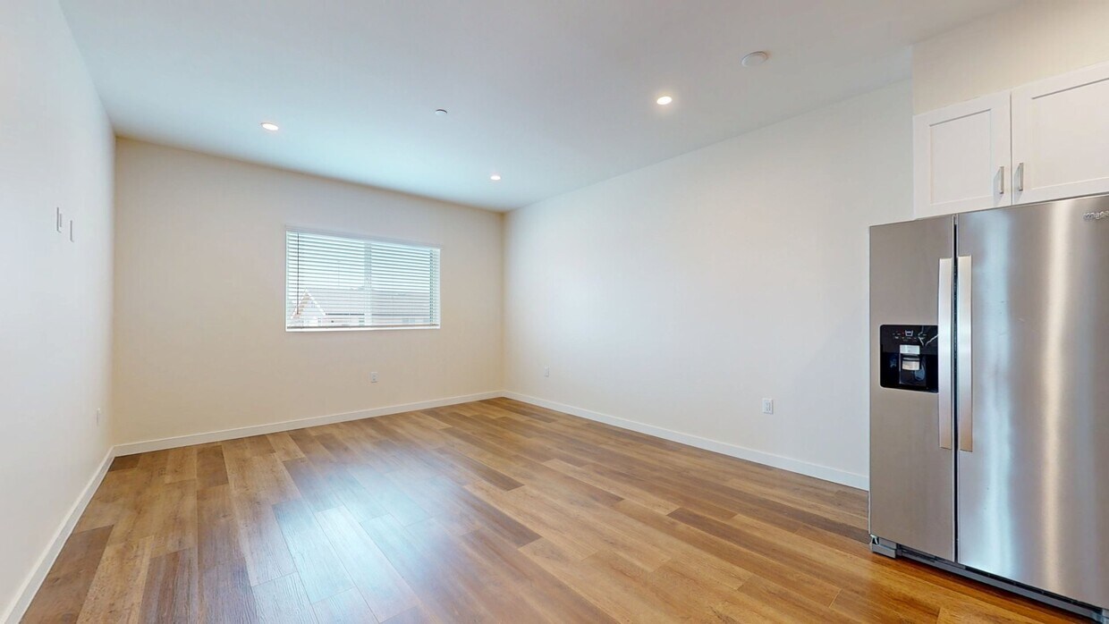 3D Tour - 1041 N Cummings St Condo Unit 301