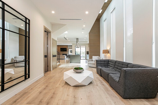 Photo - 617 Hazel St