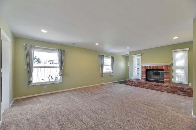 Photo - 5341 Waring Rd