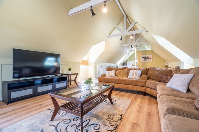 Photo - 450 Cody Rd Unit The Loft San Dimas
