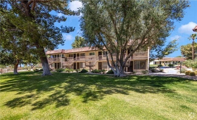 Building Photo - CLEAN & QUIET 2 BED 1 BATH CONDO