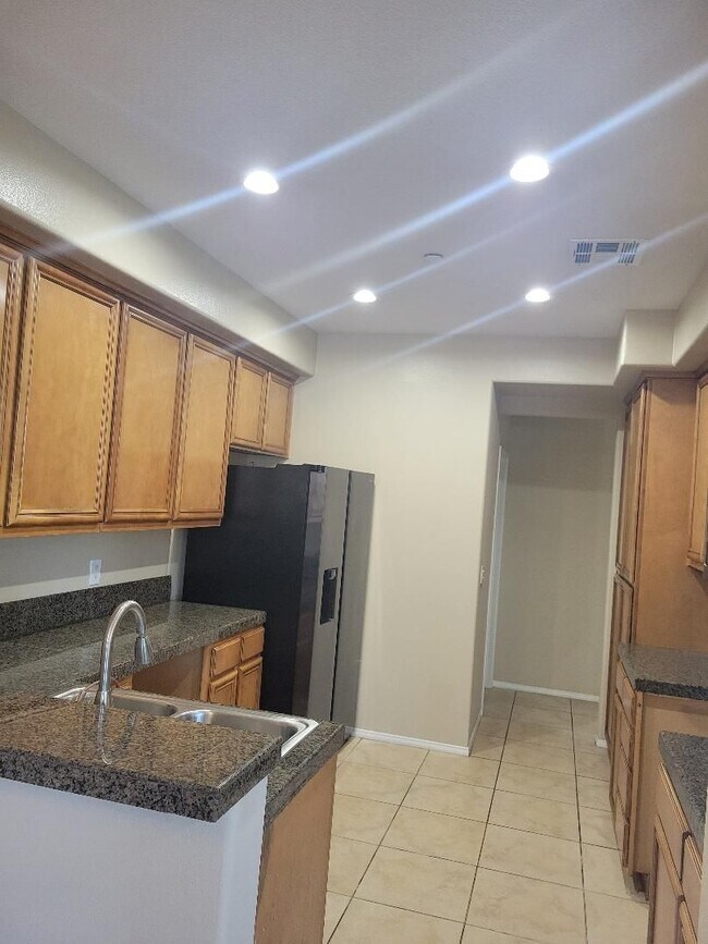 Photo - BEAUTIFUL SPACIOUS TOWNHOUSE IN GREAT LOCA...
