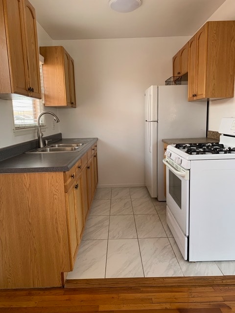 Kitchen Stove/Refrig - 1517 Pontius Ave Unit 1517