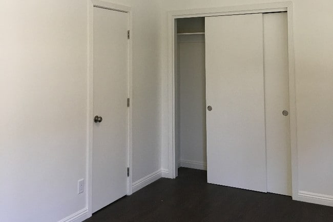 Building Photo - 1718 Huntington Dr