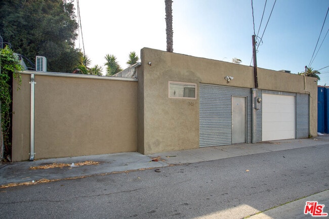 Photo - 748 N Citrus Ave