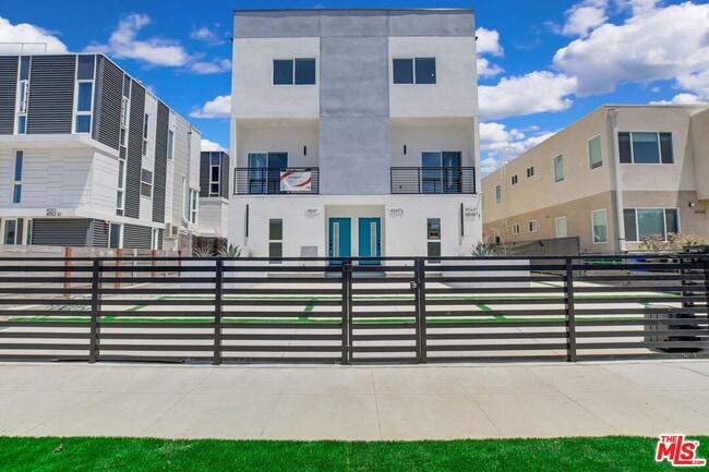 Building Photo - 4547 Saturn St