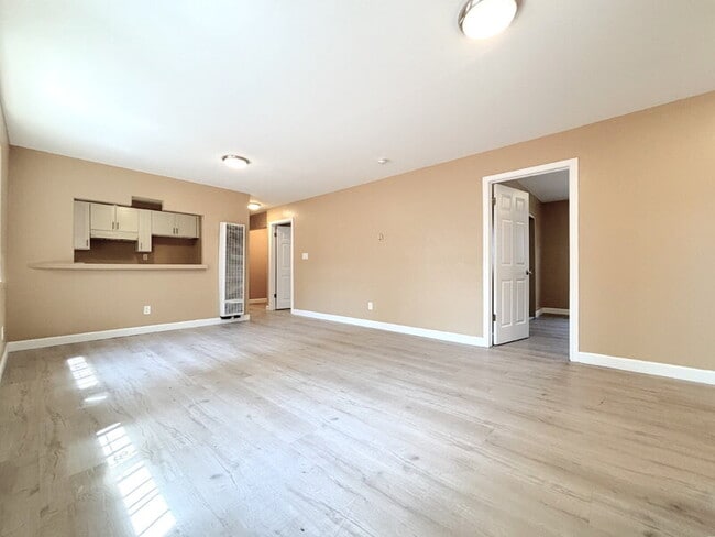 Photo - 1385 E Vernon Ave