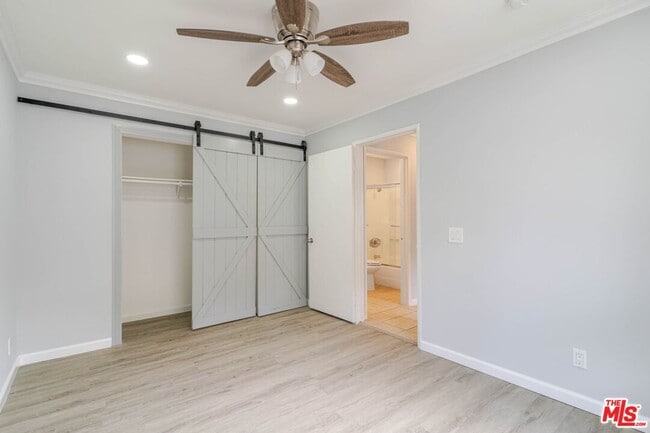 Building Photo - 10900 Blix St Unit 10