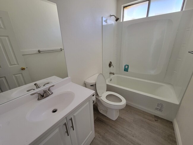 Photo - 2385 Chanslor St Unit 3