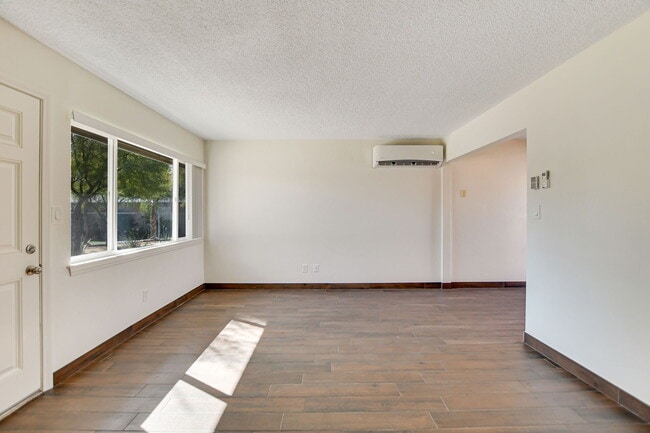 Photo - 737 E Brockton Ave