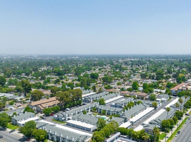 Photo - 19221 Sherman Way