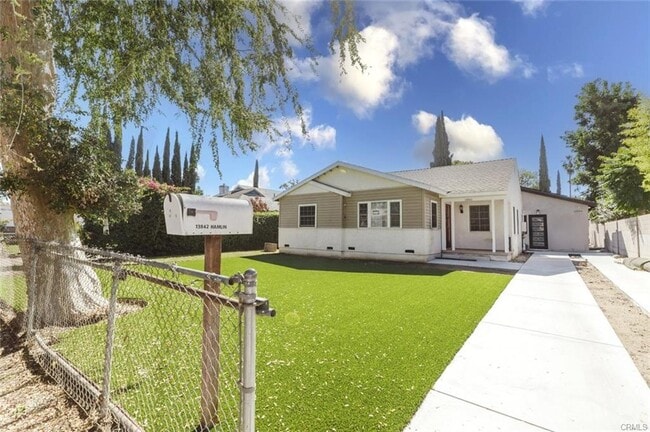 Building Photo - 13842 Hamlin St