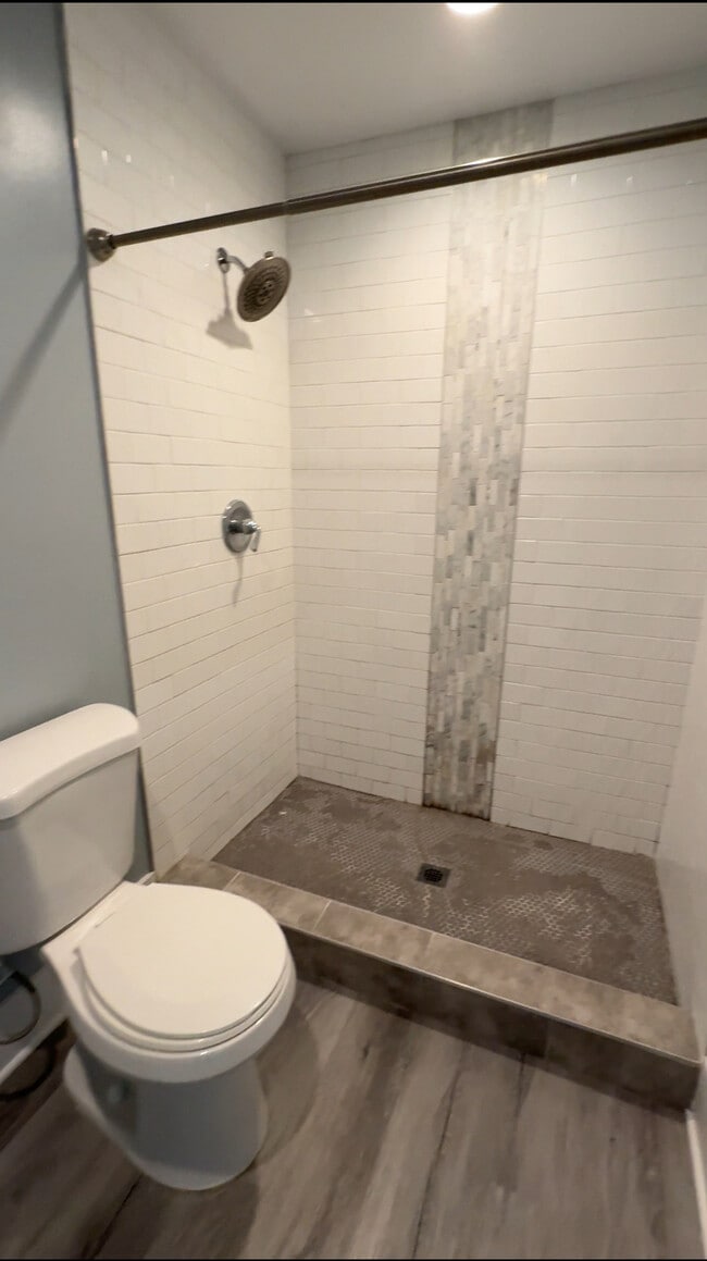 Building Photo - 1133 W 49th St Unit B