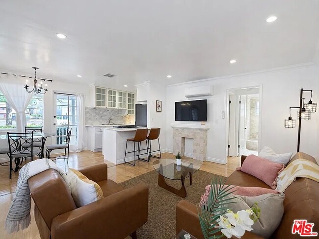 Building Photo - 1212 10th St Unit 2