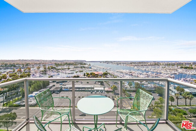 Building Photo - 13700 Marina Pointe Dr Unit 702
