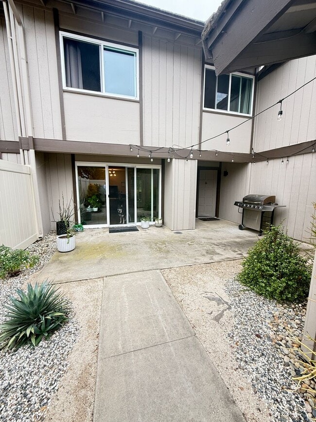 Spacious 4 bedroom condo backs to Westwood... - Spacious 4 bedroom condo backs to Westwood...