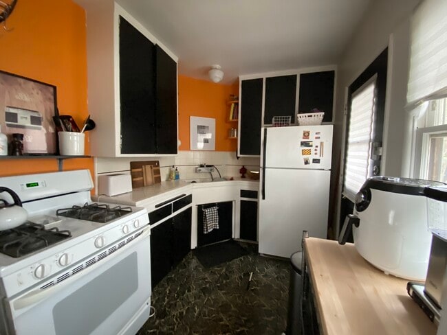 Photo - 1551 Rendall Pl