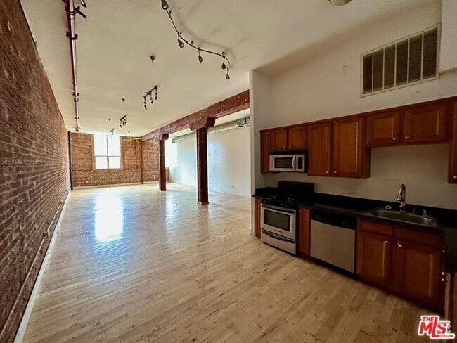 Building Photo - 726 S Santa Fe Ave Rental