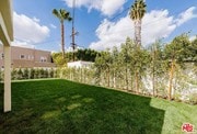 Huge private backyard - 5257 S San Vicente Blvd Townhome