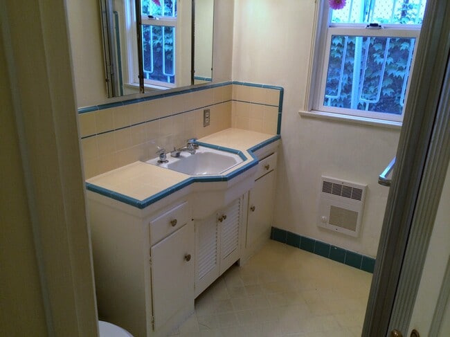 BATHROOM - 4327 Finley Ave