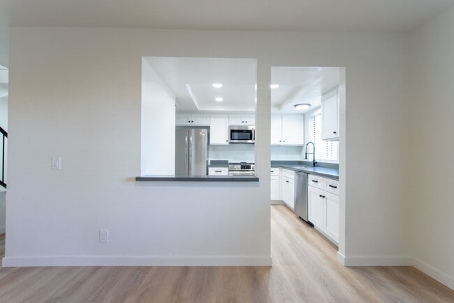 Photo - 28525 Ave. La Paz Unit B