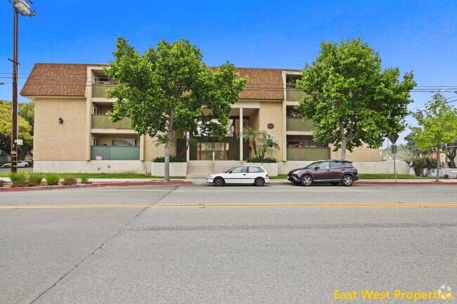 Building Photo - 408 Civic Center Dr E Rental