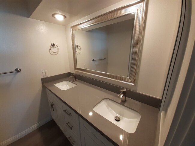 Building Photo - 1801 Bedford Ln Unit 1801A