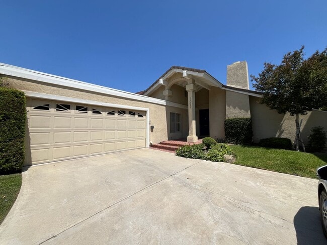 3-Bedroom Single-Story Home in Valencia on... - 3-Bedroom Single-Story Home in Valencia on...