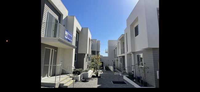 Photo - 1260 E Santa Clara St Unit 1260 E Santa Clara St