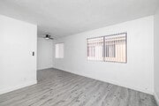 2BR, 2BA - 800SF - Living Room - 1517 Carson St