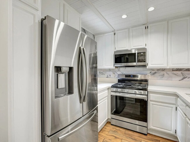 Building Photo - 8707 Falmouth Ave Unit 109