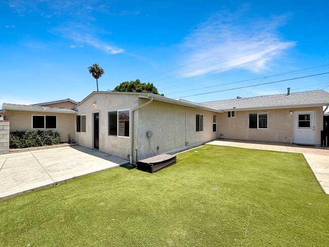 Beautiful 4BD/3BA House in Clairemont W/ A... - Beautiful 4BD/3BA House in Clairemont W/ A...