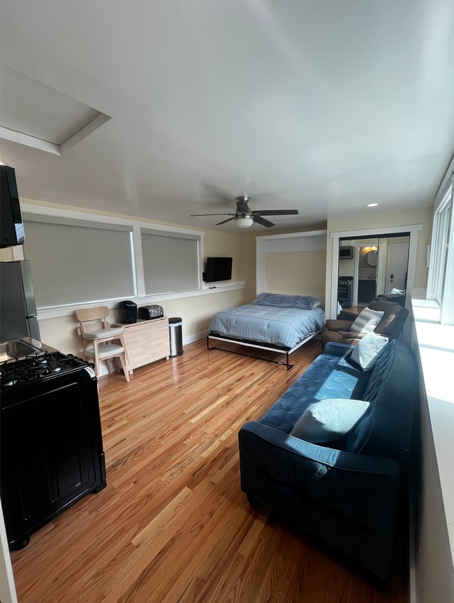 Photo - Fully Furnished Studio Available - Few Blo...