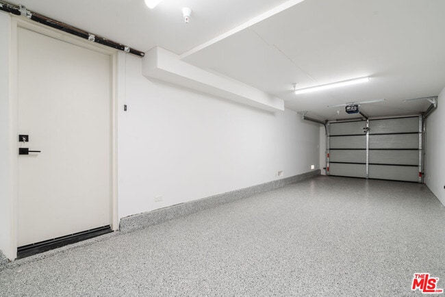 Photo - 611 Broadway St