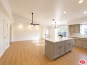 Photo - 145 W M St