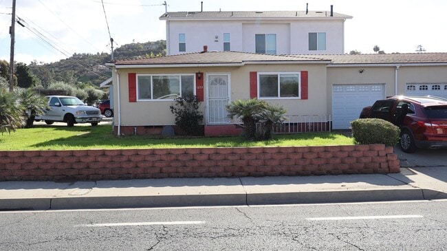 Building Photo - 2 bedrooms 2 full bathrooms duplex in El Cajon City.