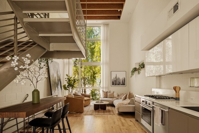 Photo - 3450 Cahuenga Blvd W