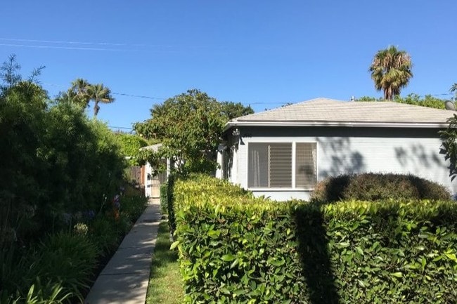 Front Yard - 2550 Greenfield Ave Unit 0
