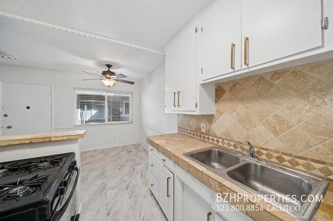 Photo - 7209 Willoughby Ave Unit 2