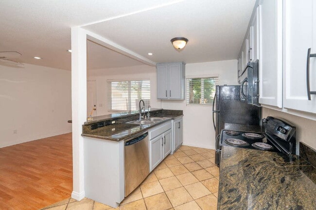 Photo - 2 Wks Free!! Spring Valley - Casa De Oro B... Unit #B2