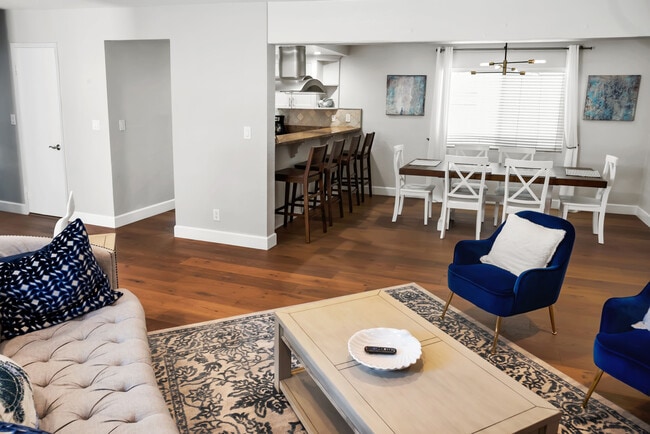 Photo - 2016 Vanderbilt Ln