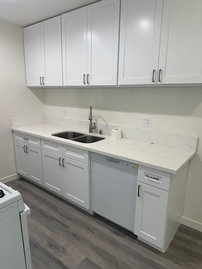 Photo - 415 Loma Dr Unit L3