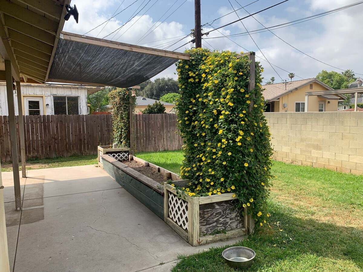 Photo - 3 BEDROOM 2 BATH IN DESIRABLE RIVERSIDE AREA