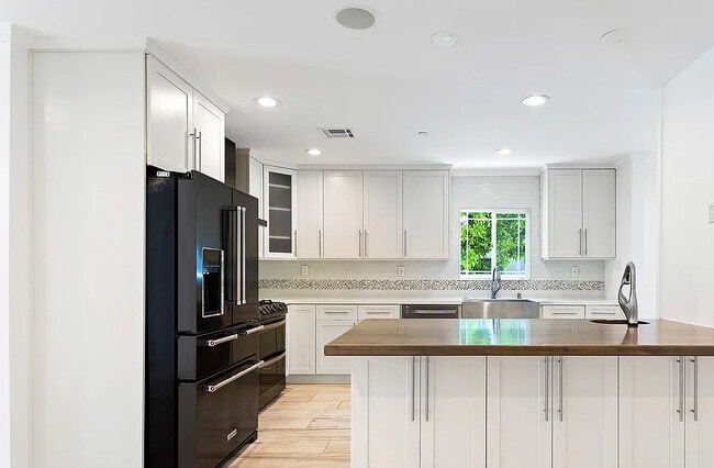 Photo - 4524 Tobias Ave