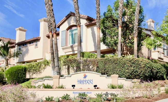 Building Photo - Beautifully Upgraded 2 Bed / 2.5 Bath Townhome in Tristan Community – Rancho San Diego
