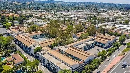 Photo - 5460 White Oak Ave Unit J206