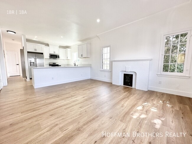 Building Photo - 2837 S Bronson Ave