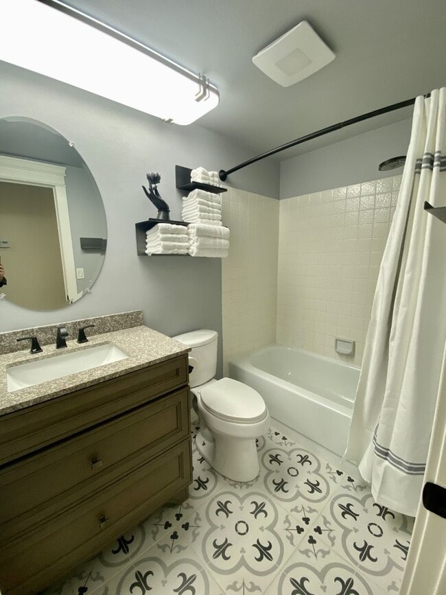 Photo - Camarillo- Stylish One Bedroom off Main House