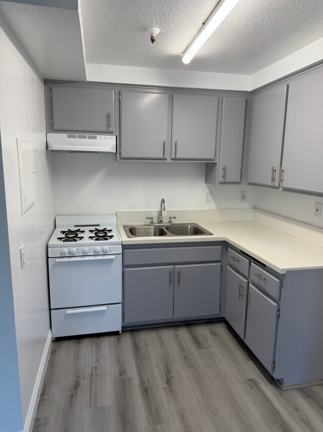 Photo - 13909 Hawthorne Way Unit 1